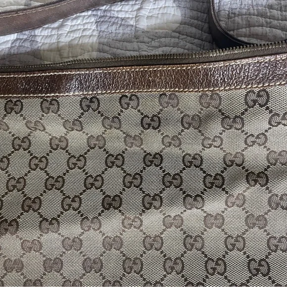 Authentic Vintage Gucci Crossbody Bag - Picture 3 of 16